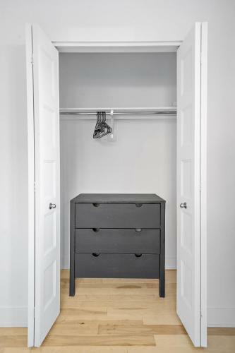 Brand New Contemporary 2-bedroom Apartment