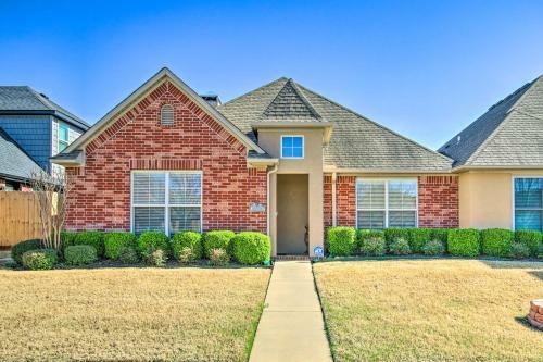 Modern Bentonville Townhome With Community Pool