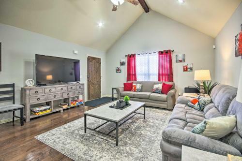Modern Bentonville Townhome With Community Pool