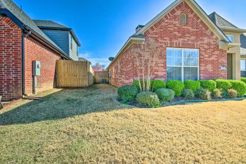 Modern Bentonville Townhome With Community Pool