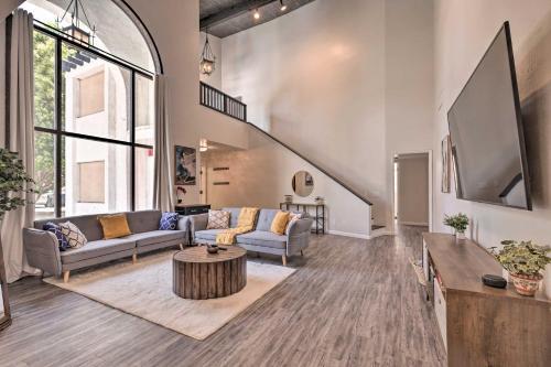 Spacious Phoenix Abode With Meditation Room!