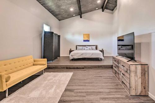 Spacious Phoenix Abode With Meditation Room!
