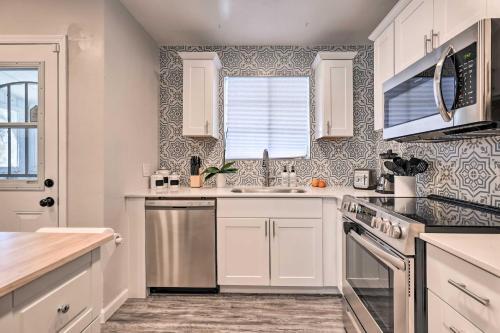 Spacious Phoenix Abode With Meditation Room!
