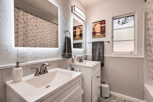 Spacious Phoenix Abode With Meditation Room!
