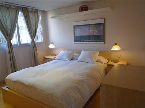 Dflat Escultor Madrid Apartments