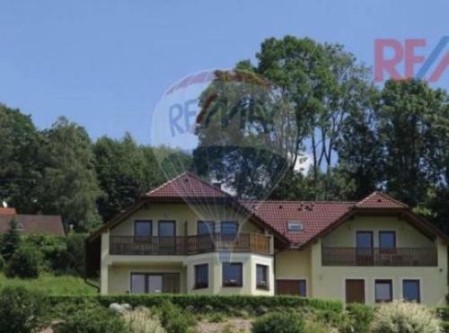 Luxury Villa In Extensive Grounds On Lipno Lake