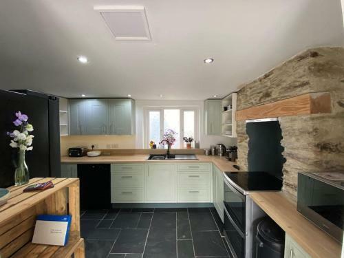 3 Bedroom Village Gem In South Hams, Devon