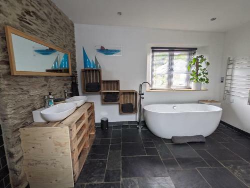 3 Bedroom Village Gem In South Hams, Devon