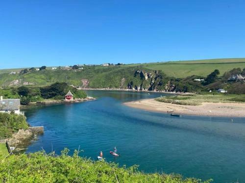3 Bedroom Village Gem In South Hams, Devon
