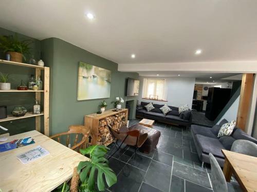 3 Bedroom Village Gem In South Hams, Devon