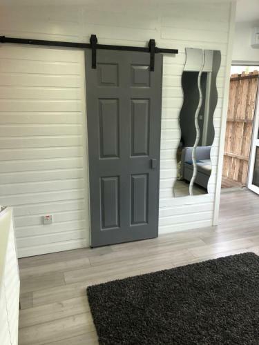 Gracelands Glamping Lodge 1