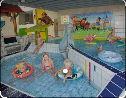 Camping Heino Chalet Rotan 9