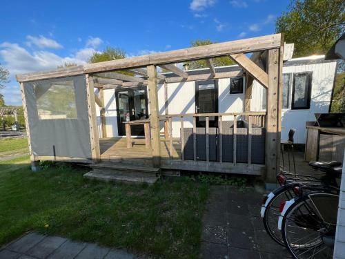 Camping Heino Chalet Rotan 9