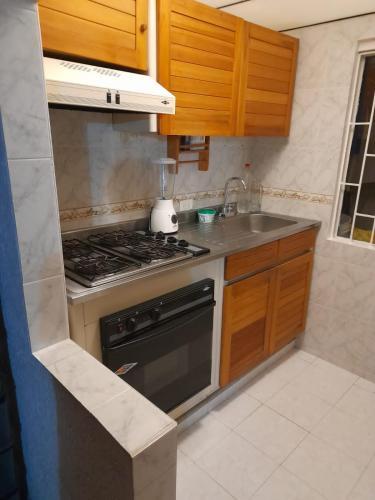 Comparto Casa Con Piscina En Condominio