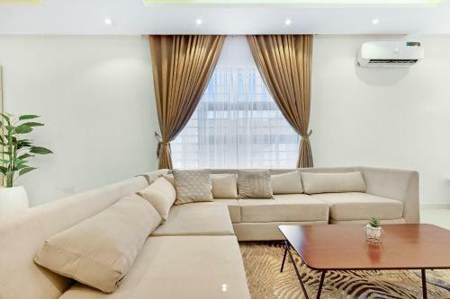 Elizabeth Steve?s Luxury 2 Bedroom Apartment
