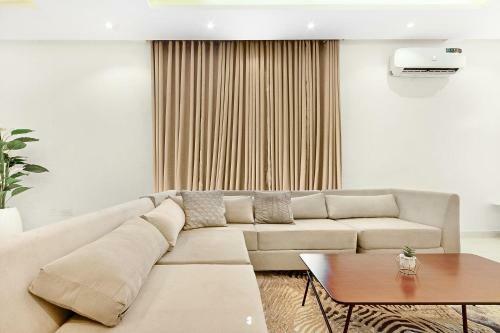 Elizabeth Steve?s Luxury 2 Bedroom Apartment