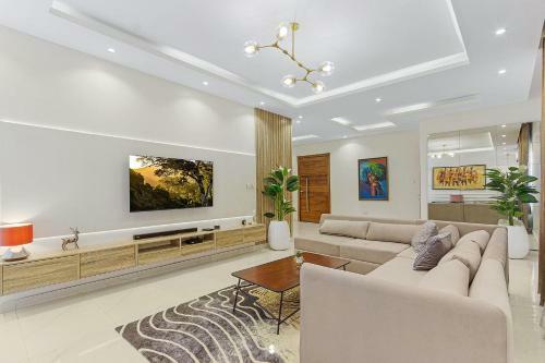 Elizabeth Steve?s Luxury 2 Bedroom Apartment