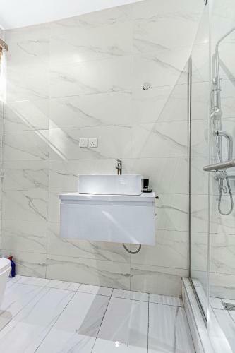 Elizabeth Steve?s Luxury 2 Bedroom Apartment