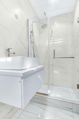 Elizabeth Steve?s Luxury 2 Bedroom Apartment