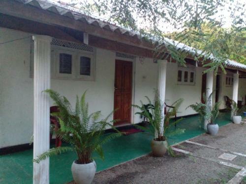 Hostal Sirimadura Hotel