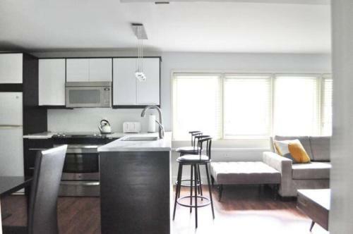 Cozy 1 Bd Suite Centrally Located North Vancouver