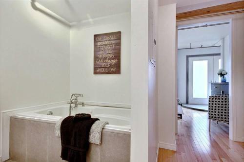 Apartamento Deluxe Estate // Two In One Downtown Qu�bec City