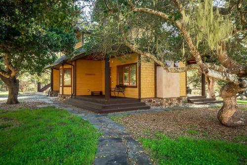 Cozy Cambria Cottage On 13 Acres