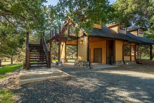 Cozy Cambria Cottage On 13 Acres