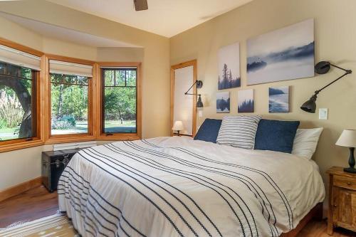 Cozy Cambria Cottage On 13 Acres