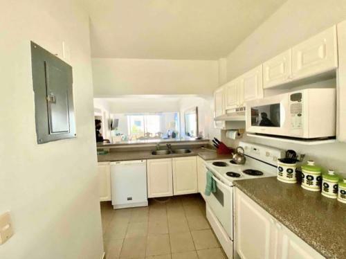 Apartamento Beautiful Beach Condominium - Costa Bonita Resort