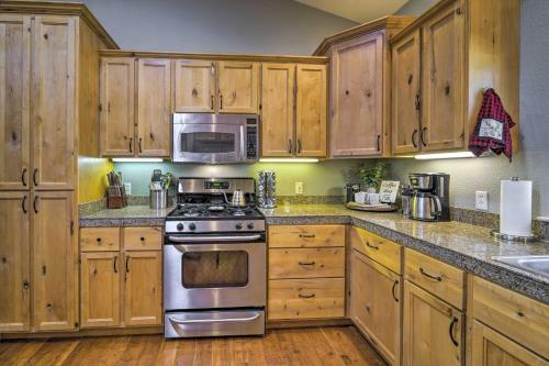 Quiet Graeagle Cabin With Yard, Deck And Grill!