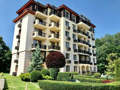 Apartment In Aparthotel Maxi