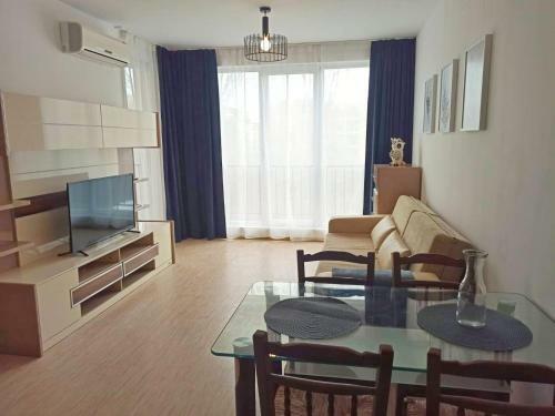 Cozy Apartament In Sunny View Central Complex