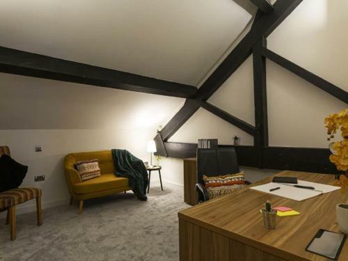 5 Bedroom Luxury Apartment