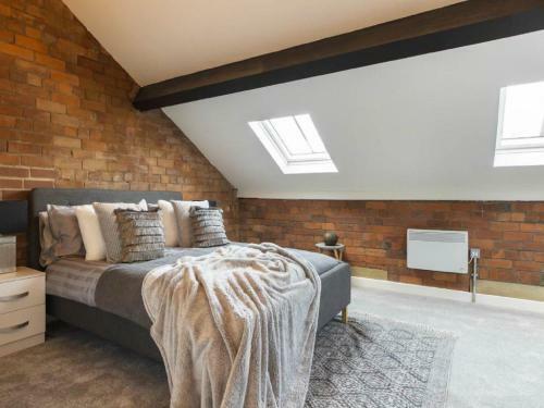 5 Bedroom Luxury Apartment