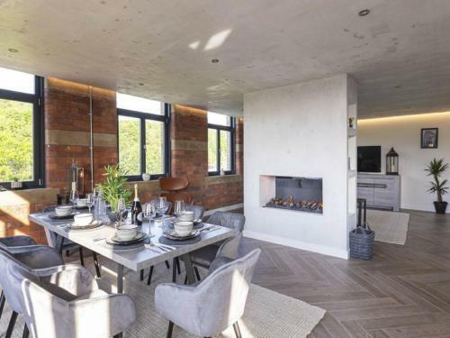 5 Bedroom Luxury Apartment