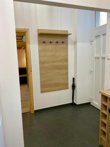 Sasfeszek Apartman (teljes Lak�s)