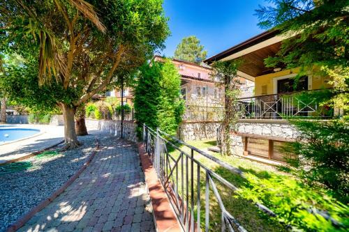 Holiday Villa In Terrace Life