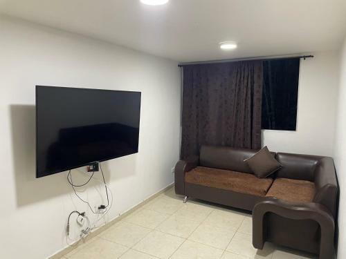 Apartamento Con Piscina Y Parqueadero.