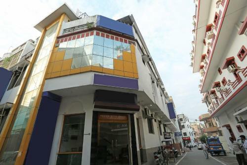 Oyo 16818 Hotel Parakh
