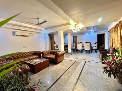 Hostal Very Big Hall For Parties With 02 Double Bad