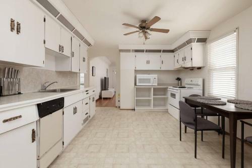 Large 4 Bedroom , 1 Bathroom Upper Suite