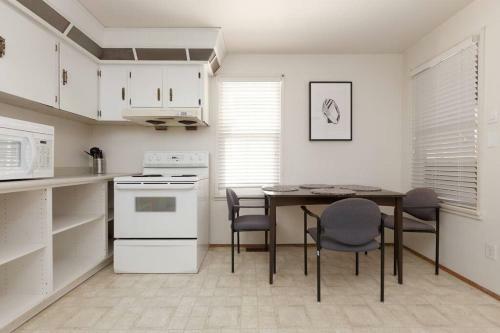 Large 4 Bedroom , 1 Bathroom Upper Suite