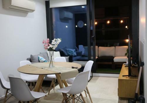 Melbourne Star Apartment