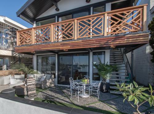 South Bayfront Entire Home 6 Bed / 4.5 Bath