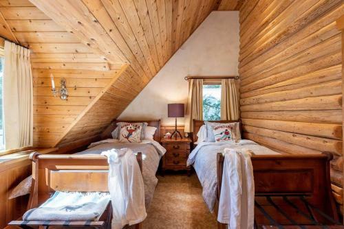 Cozy And Luxurious Alpine Log Home Chalet