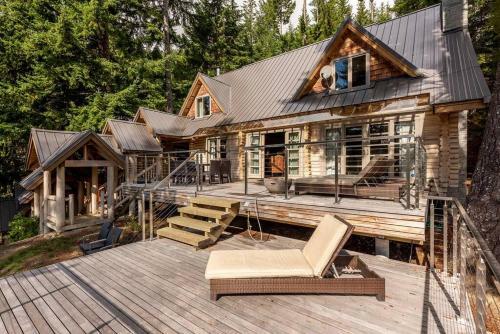 Cozy And Luxurious Alpine Log Home Chalet