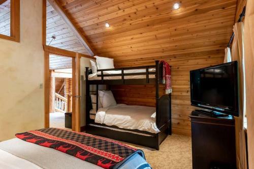 Cozy And Luxurious Alpine Log Home Chalet