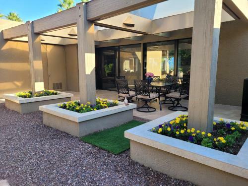 Luxury Private Thunderbird Heights!