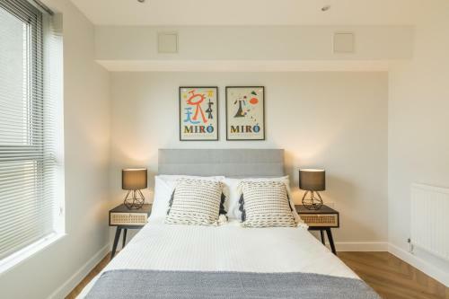 Executive 2br Apartment Next To Station + Parking